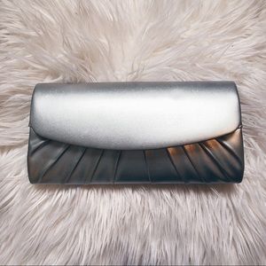 SILVER FORMAL CLUTCH